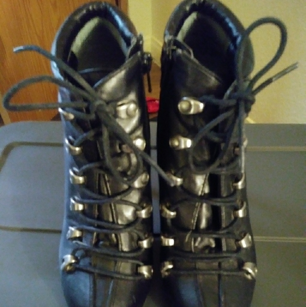 Simply Vera Wang Booties